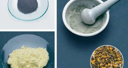 Bột sắt (trên cùng), bột lưu huỳnh (dưới cùng) và hỗn hợp của chúng (phải)