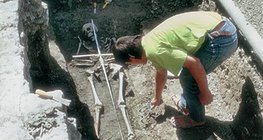 Nhà khảo cổ học tại nơi làm việc