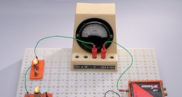 Bóng đèn nối với mạch nối tiếp