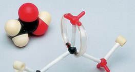 Mô hình lấp đầy không gian và bóng và thanh của phân tử axit axetic