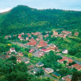 Ngôi làng trên núi ở dãy Alps