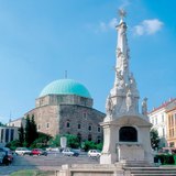 A pécsi Széchenyi tér a dzsámival