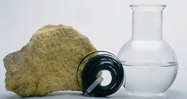 Lưu huỳnh, magiê và nước cất là những chất hóa học tinh khiết