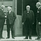Những người tham gia Hội nghị Hòa bình Paris từ các cường quốc hàng đầu: Woodrow Wilson (Hoa Kỳ), David Lloyd George (Anh), Vittorio Emanuele Orlando (Ý) và Georges Clemenceau (Pháp)