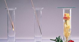 Oxy hỗ trợ quá trình đốt cháy, nitơ không hỗ trợ nó, chất tẩy trắng clo