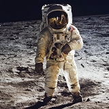 Buzz Aldrin, phi hành gia Apollo 11 trên mặt trăng