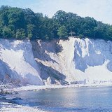 Những vách đá phấn trắng của Rügen có thể được nhìn thấy từ xa