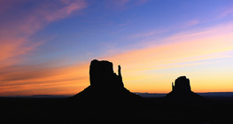 Butte of Monument Valley vào lúc hoàng hôn