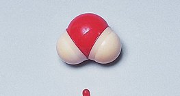 Mô hình lấp đầy không gian và bóng và dính của phân tử nước