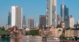 Tòa nhà chọc trời ở trung tâm thành phố Frankfurt