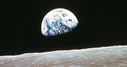 Quang cảnh Trái đất từ ​​Mặt trăng