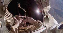 Ảnh tự sướng phi hành gia