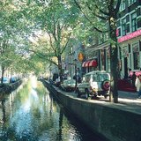 Amsterdam là một thành phố đầy kênh rạch