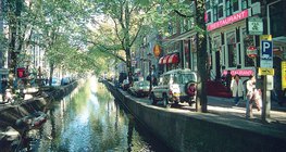 Amsterdam là một thành phố đầy kênh rạch