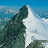 Các sườn dốc về phía nam ấm hơn vì chúng thoáng hơn với ánh sáng mặt trời