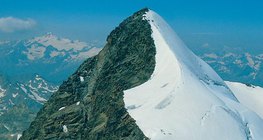 Các sườn dốc về phía nam ấm hơn vì chúng thoáng hơn với ánh sáng mặt trời