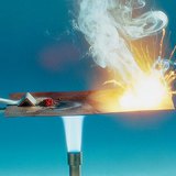 Chứng minh điểm chớp cháy của phốt pho đỏ và trắng