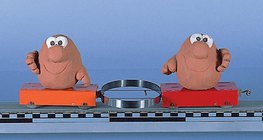 Đẩy hai vật bằng lò xo