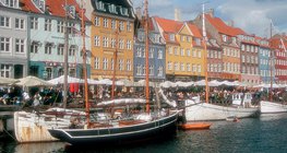 `Nyhavn, một bến cảng thế kỷ 17 ở Copenhagen