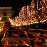 Giao thông ở Paris gần Khải Hoàn Môn