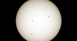 Bóng của Trạm vũ trụ quốc tế ở hai vị trí khác nhau trước Mặt trời