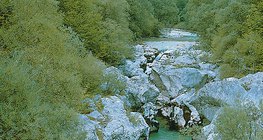 Thung lũng sông ở cao nguyên Karst