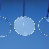 Cho thấy các phân tử của chất lỏng bị hút vào nhau