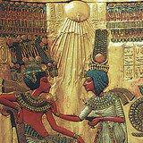 Điêu khắc phù điêu Ai Cập minh họa mặt trời