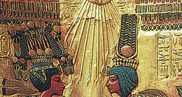 Điêu khắc phù điêu Ai Cập minh họa mặt trời