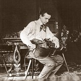 Béla Bartók chơi hurdy-gurdy