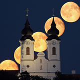 Nhiều lần tiếp xúc với trăng tròn