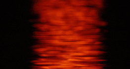 Để mặt trời phản chiếu trên mặt nước