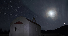 Con đường của tàu con thoi Atlantis trên bầu trời