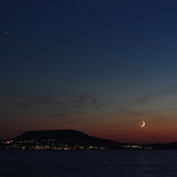 Sự kết hợp của Mặt trăng, Regulus, Sao Hỏa và Sao Thổ trên Hồ Balaton