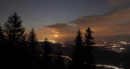 Mặt trăng mọc trên Karawanks