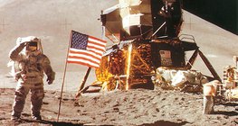 Một phi hành gia người Mỹ trên Mặt trăng (James B. Irwin, Apollo 15, 1971)