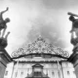 Cổng trang trí trong lâu đài Prague