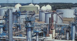 Nhà máy hóa chất