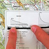 Đo một chuỗi để xác định khoảng cách của một đường cong trên bản đồ