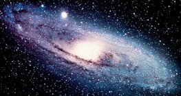 Thiên hà Andromeda là thiên hà lớn gần nhất với Trái đất