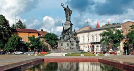 Tượng Nữ thần Tự do ở Arad (Romania)