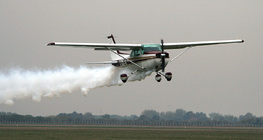 Máy bay cất cánh