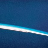 Bầu khí quyển xung quanh Trái đất