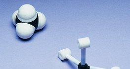 Mô hình lấp đầy không gian và bóng và thanh của mêtan