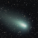 Mảnh vỡ của sao chổi 73P / Schwassmann-Wachmann 3 với tinh vân vòng