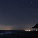 Trẻ quan sát bầu trời