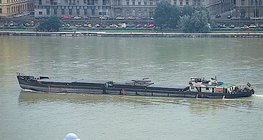 Tàu đế bằng trên sông Danube