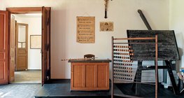 Ngôi trường làng cổ ở Ópusztaszer, Hungary