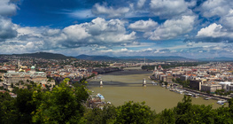 Budapest với sông Danube trong nền (Hungary)