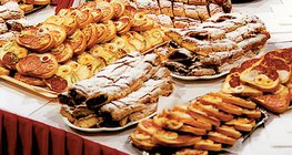 Bàn ăn tự chọn